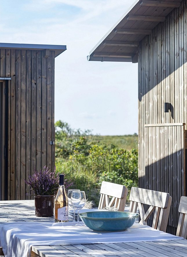 Afskærmet træterrasse til sommerhus