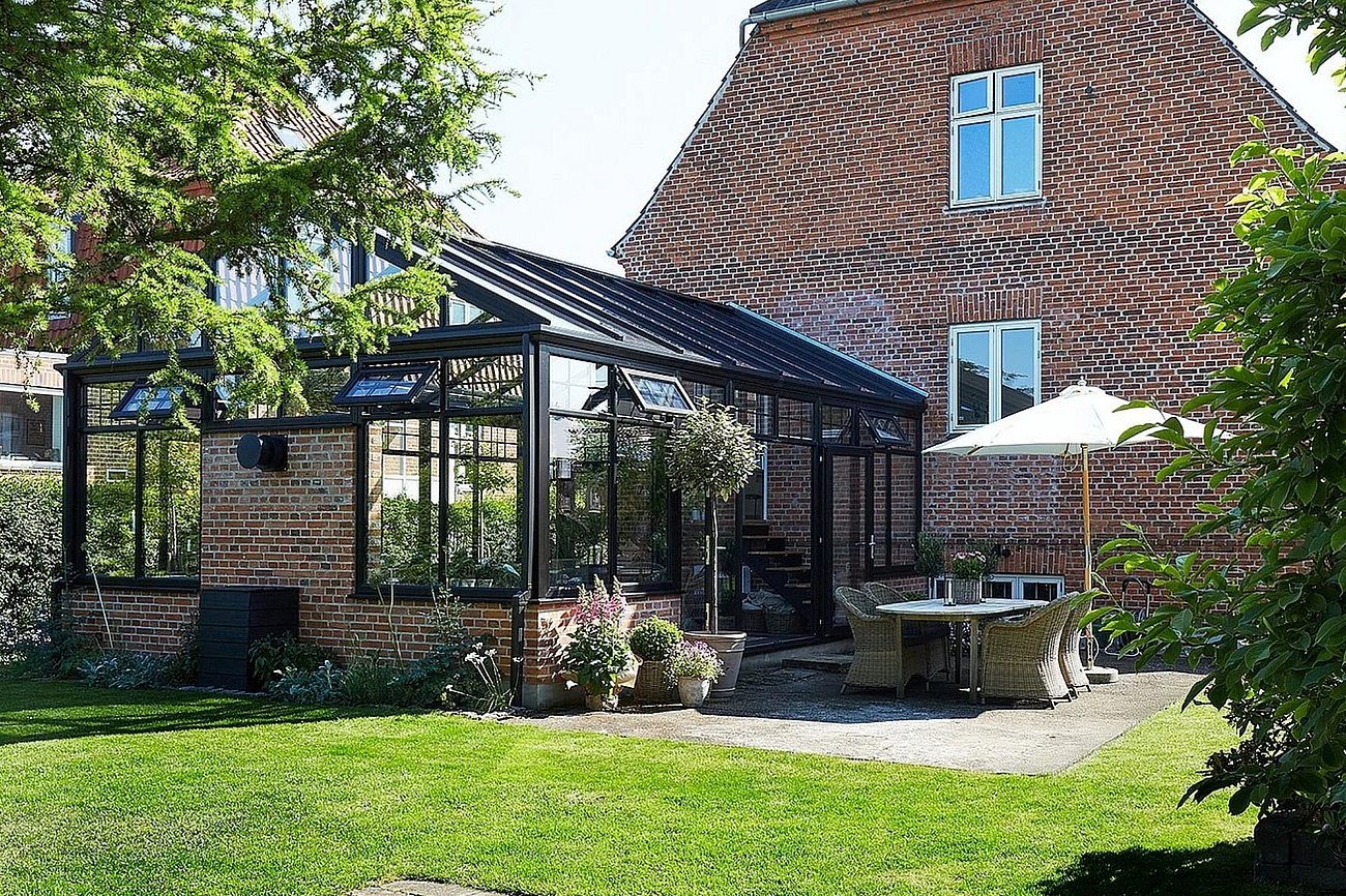 Orangeri og terrasse til murermestervilla