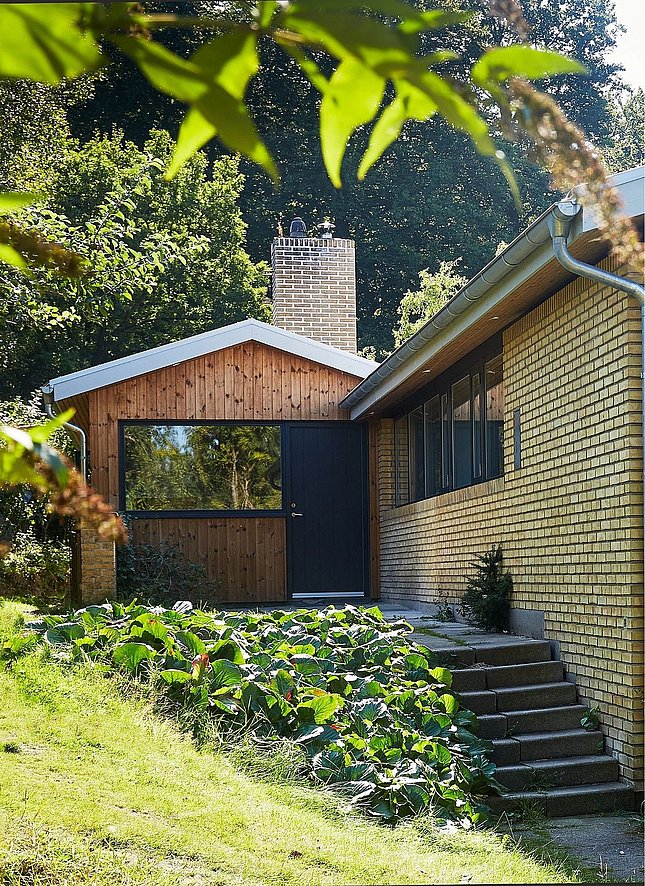 Indgangsparti 70'er typehus beklædt med træ