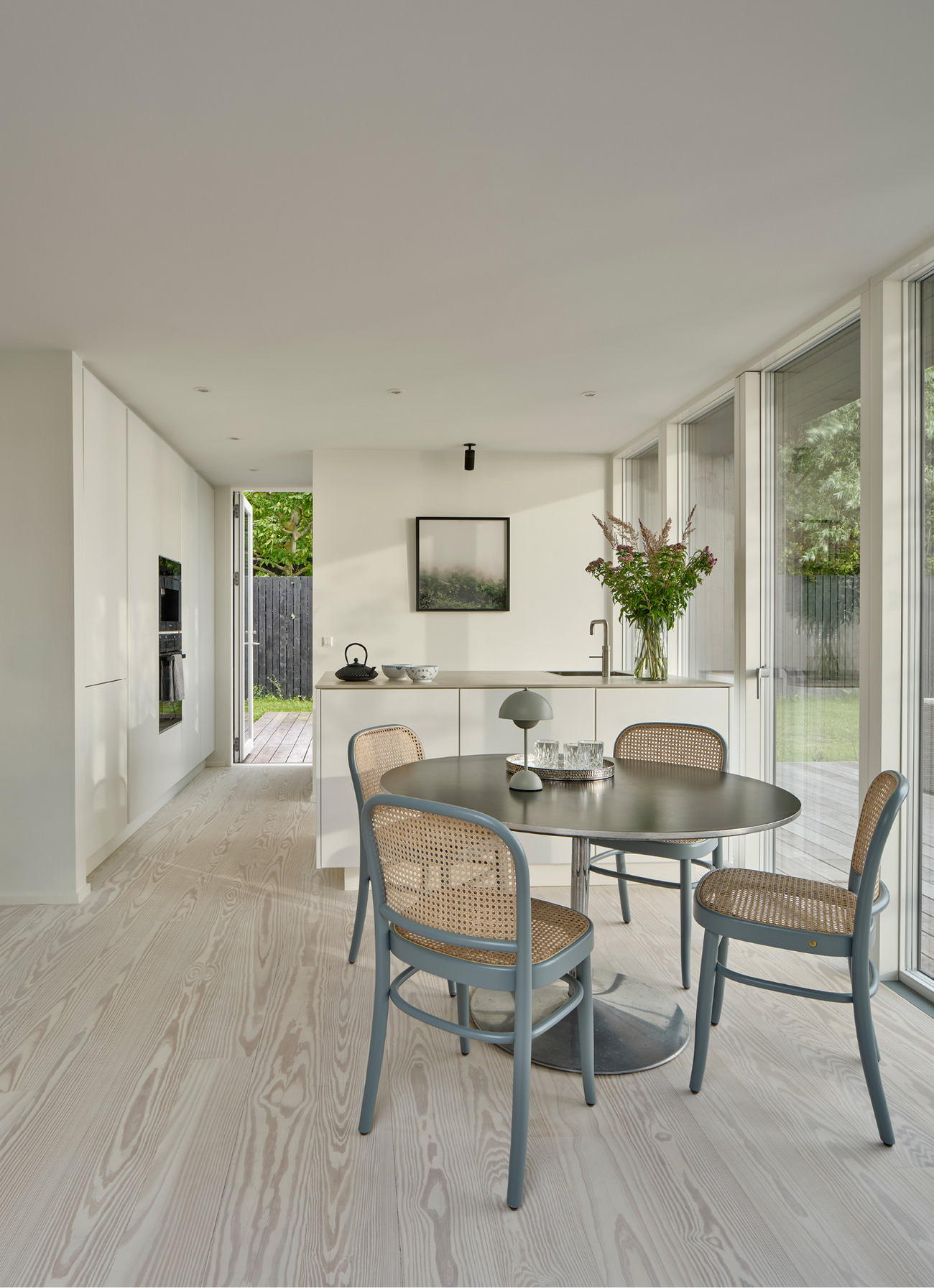 Lyst køkkenalrum i sommerhus