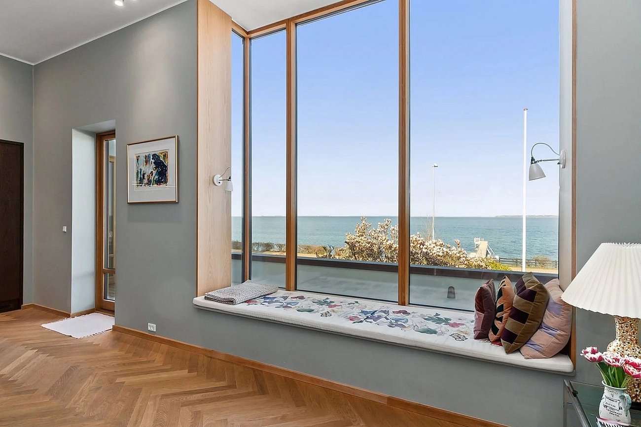 Køkken alrum med karnap med havudsigt i funkisvilla