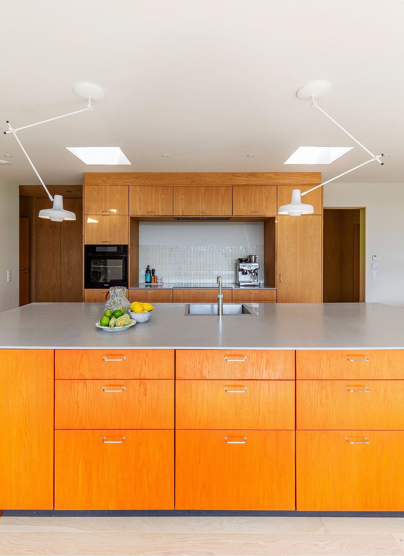 Snedkerkøkken i eg behandlet med orange linolie