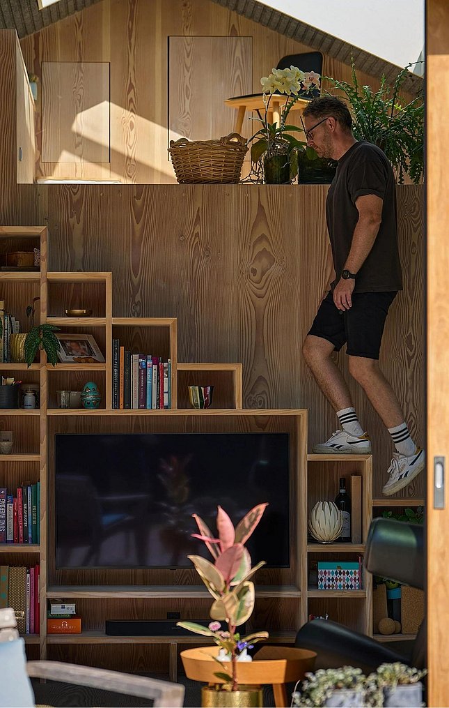 Trappe med indbygget reol