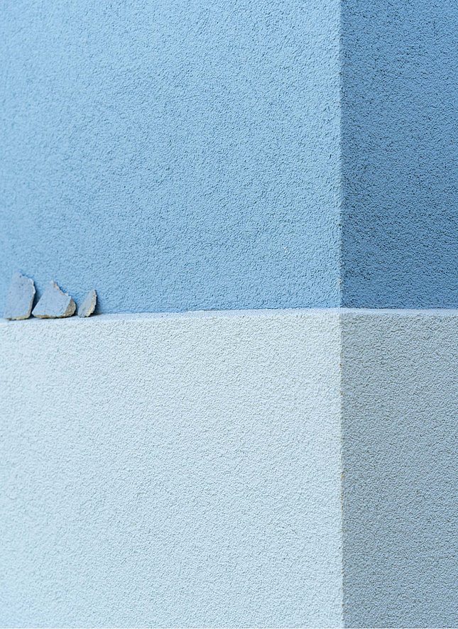 Statslånshus med facade i lyseblå nuancer