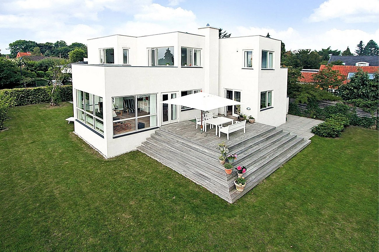 Have og terrasse i funkisvilla