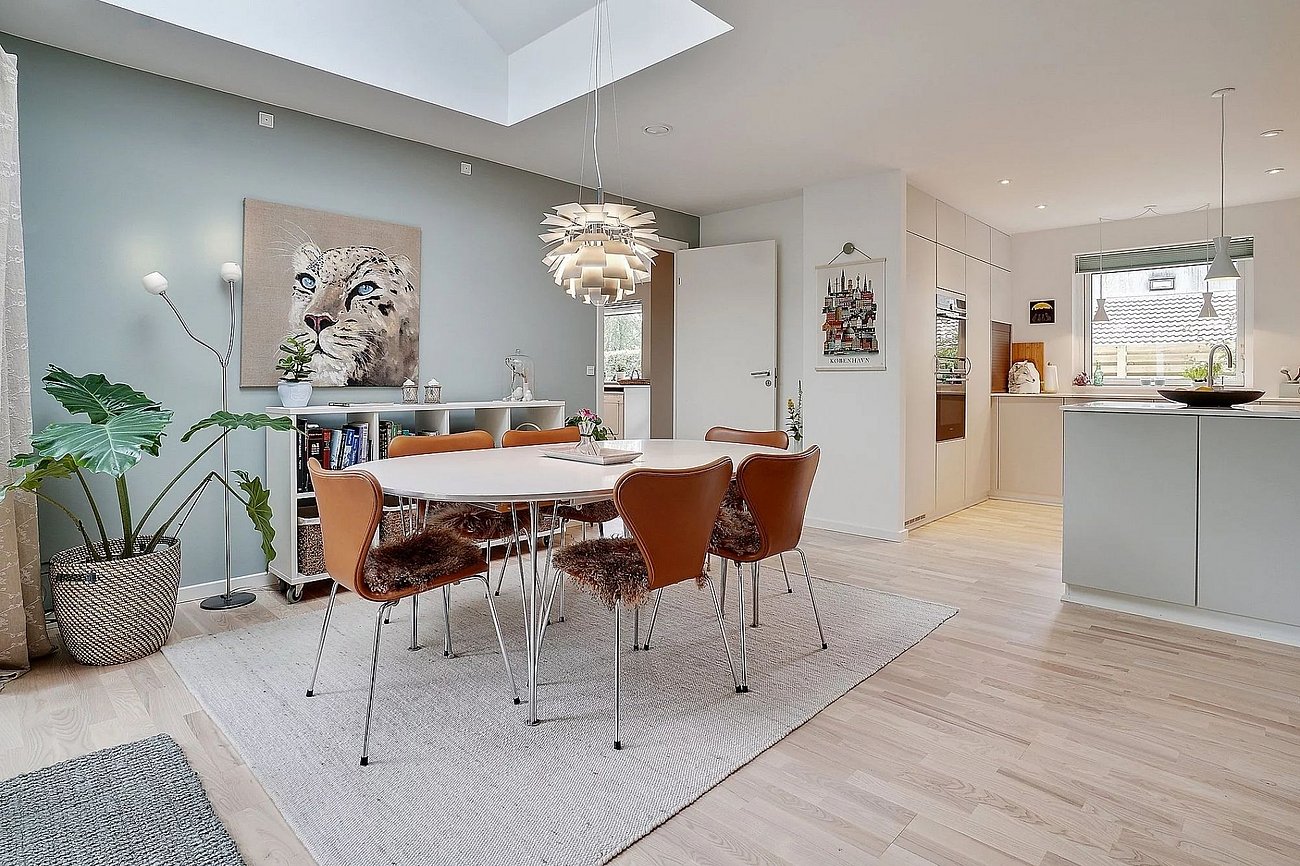 Moderne køkken alrum med ovenlysvindue