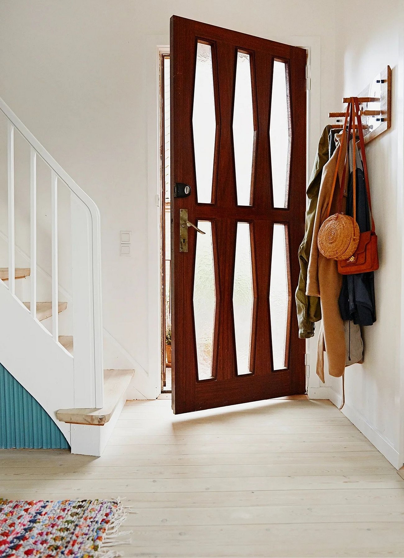 Hoveddør i teaktræ