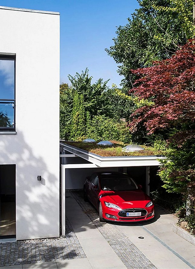 Carport med sedumtag matcher funkisvilla