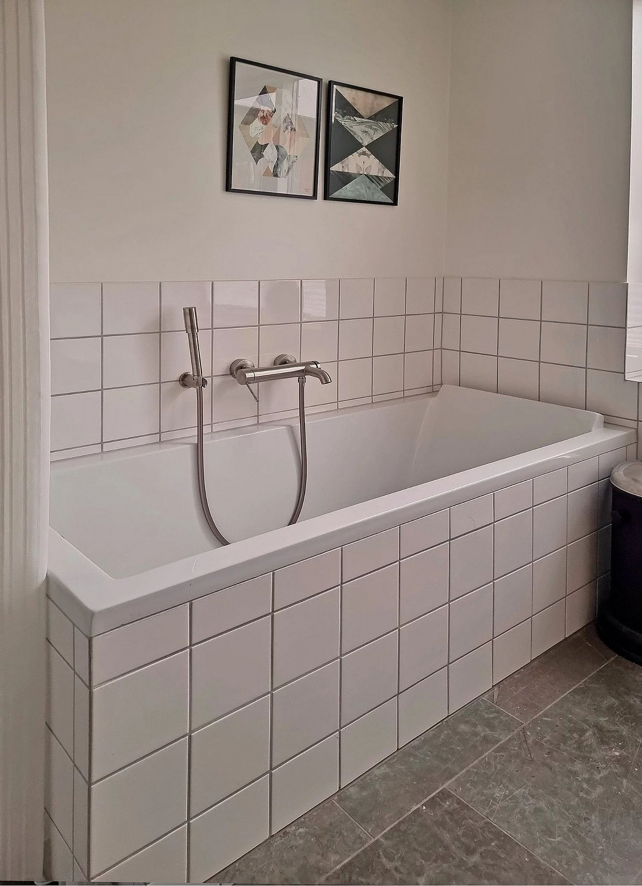 Badeværelse i funkisvilla med indbygget badekar