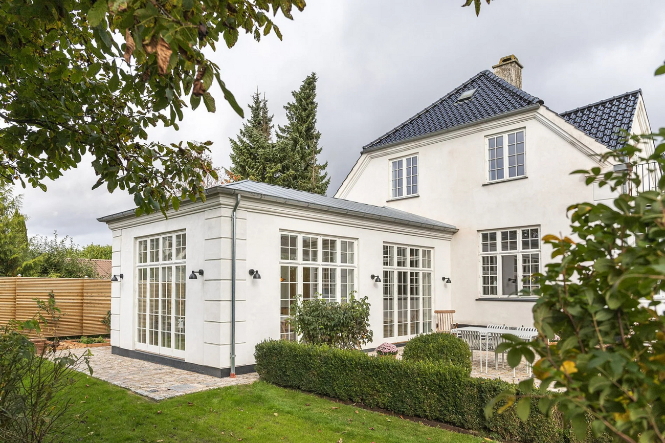 Autentisk tilbygning til patriciervilla