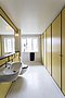 speciallavede snedkerskabe til badeværelse med kanter i røget eg af arkitekt Anders Barslund