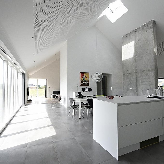 Enkel, lys og rumlig villa