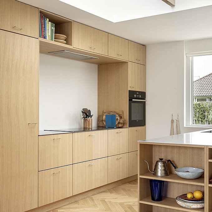 Tilbygning indpasset det eksisterende.       