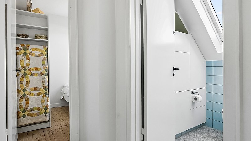 Indgang til det  renoverede badeværelse