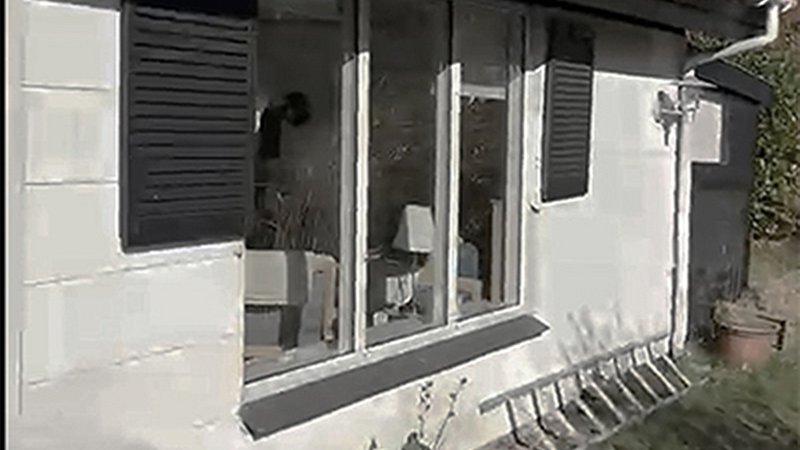 Sommerhuset inden tilbygning og nyt facade.