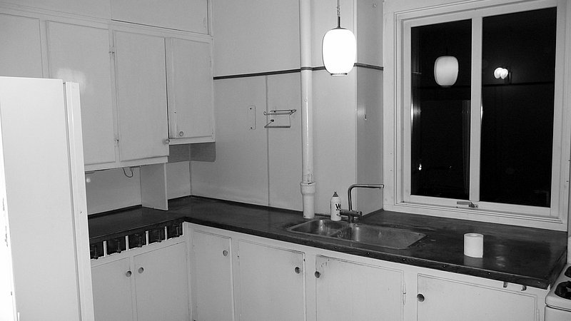 FØR renoveringen af køkkenet. Det originale køkken som det har set ud og fungeret i årtier. m4 Arkitekter