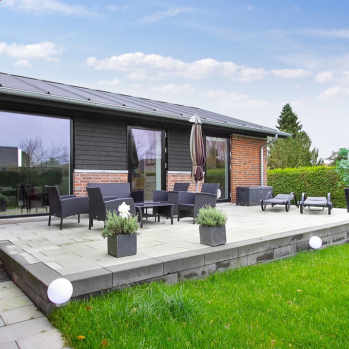 DEA Forvandling af barndomshjem til lys familiebolig