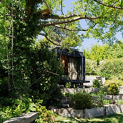 Et lille træhus med plads til ro, fordybelse og fleksibilitet