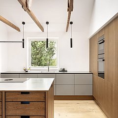 Renoveret 70'er-villa fik højt til loftet                     