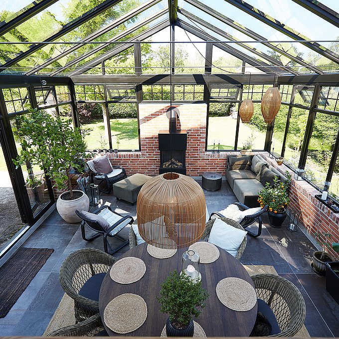 Fra værksted til orangeri – en mørk baghave bliver grøn oase