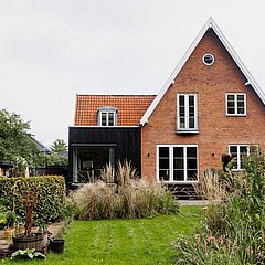 Tre tilbygninger og totalrenovering skabte ny helhed i villa