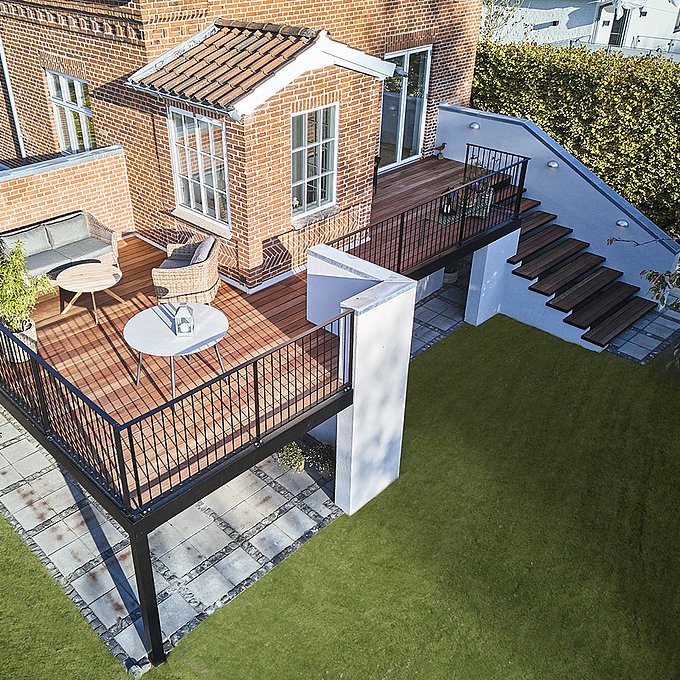 Murermestervilla fornyet: Moderne køkken og indbydende uderum