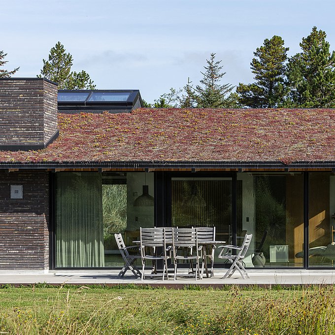 Enkelt sommerhus på unik grund bestående af hede- og klitlandskab